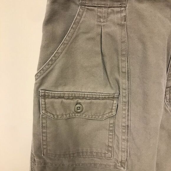 👠Cabelas cargo shorts.  Size 4 or 6 - Picture 2 of 5